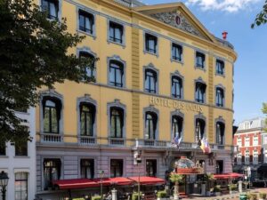 Hotel des Indes - outside